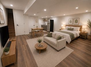 2716 12th St #1B, Astoria, NY 11102