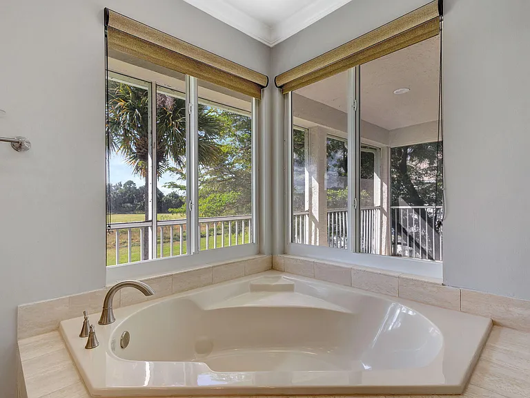 11839 Pebblewood Dr — Photo 33