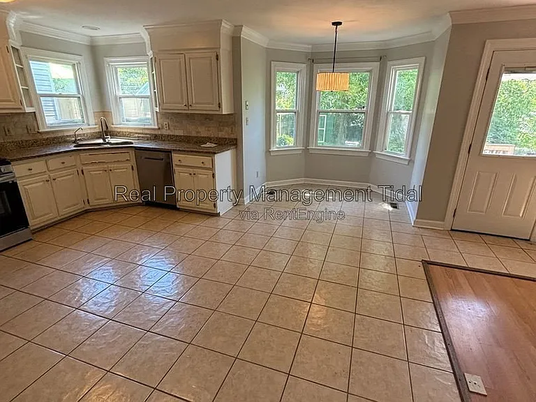 8956 Belgrave Ave — Photo 7