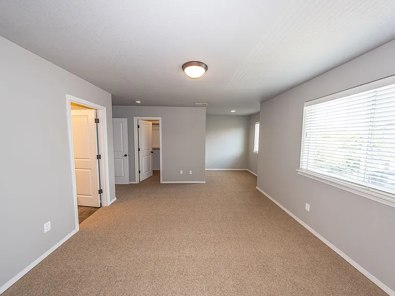 13704 NE 64th Cir — Photo 11