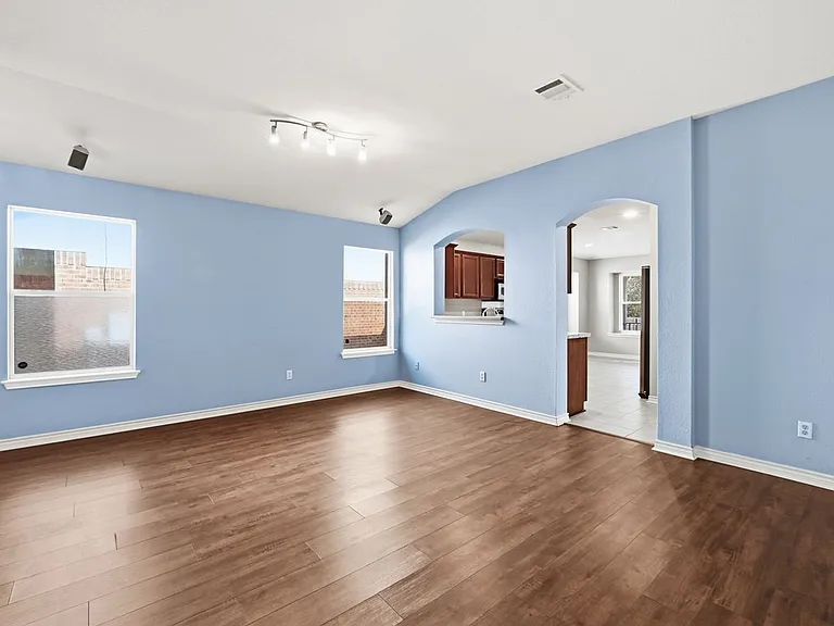 920 Coronation Way — Photo 5