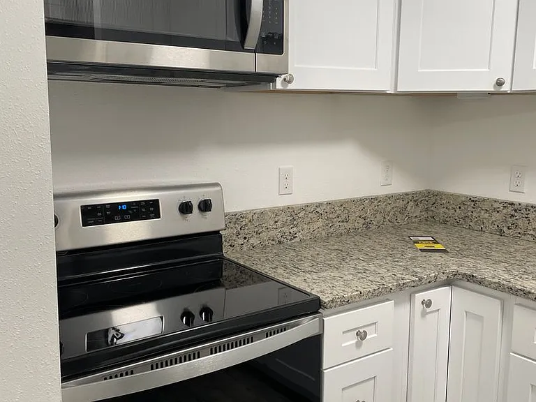 2583 Elgin Rd NE — Photo 5