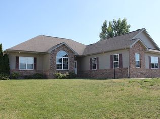 338 Snider Ln, Chatham, IL 62629