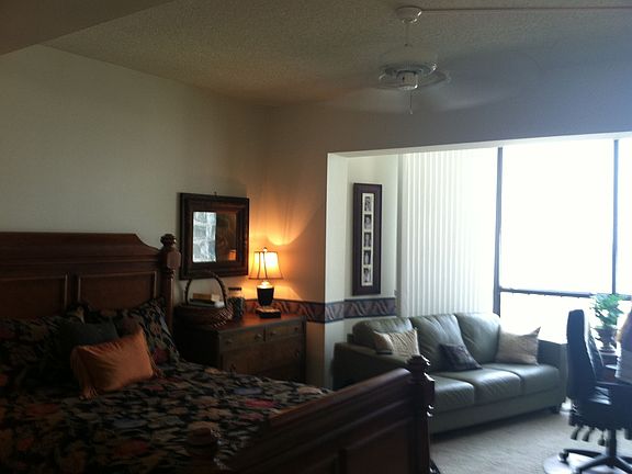 4th image of 1 Beach Dr SE Unit 2008