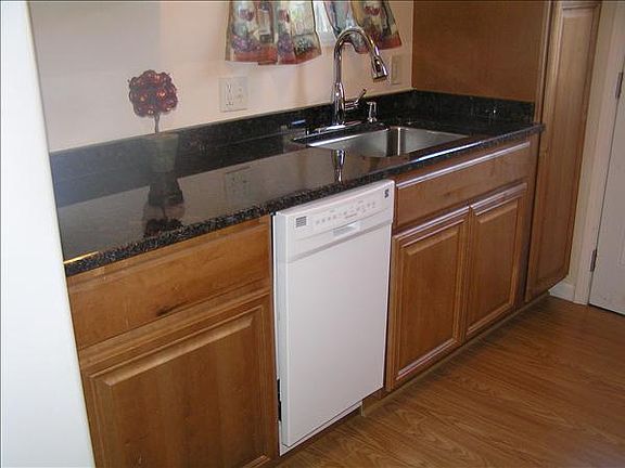 3rd image of 623 Oak Ave