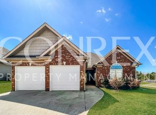 568 Waterford Ln, Calera, AL 35040