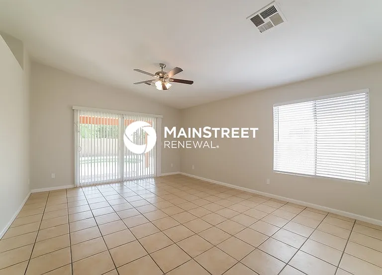 9017 W Cambridge Ave — Photo 3
