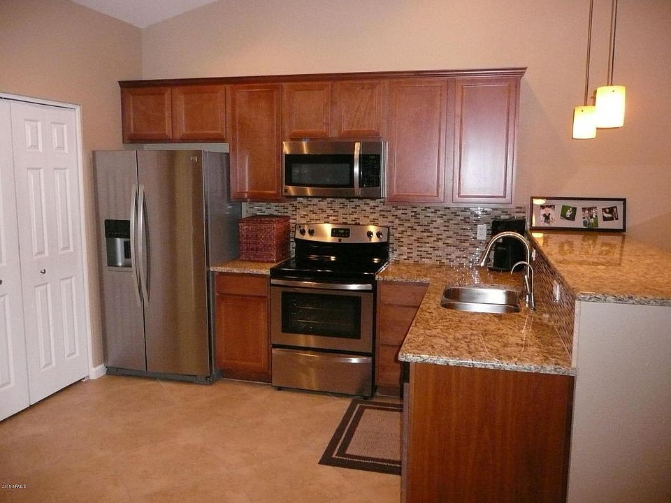 1st image of 930 E Park Ave