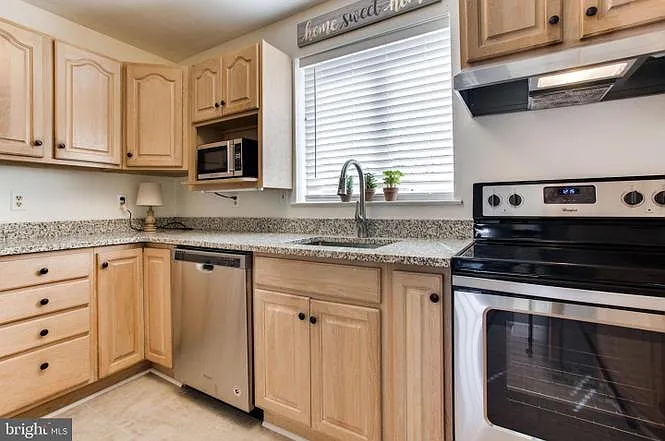Building Photo - 13801 Sauterne Way