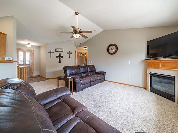 3rd image of 1335 Clover Ln SE