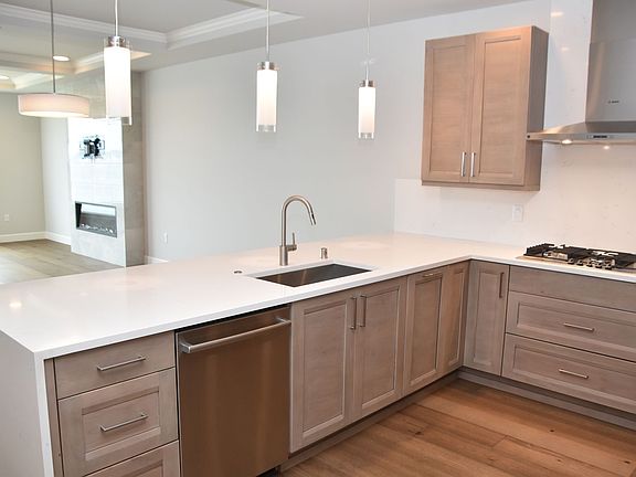 4th image of 4907 Main St #714