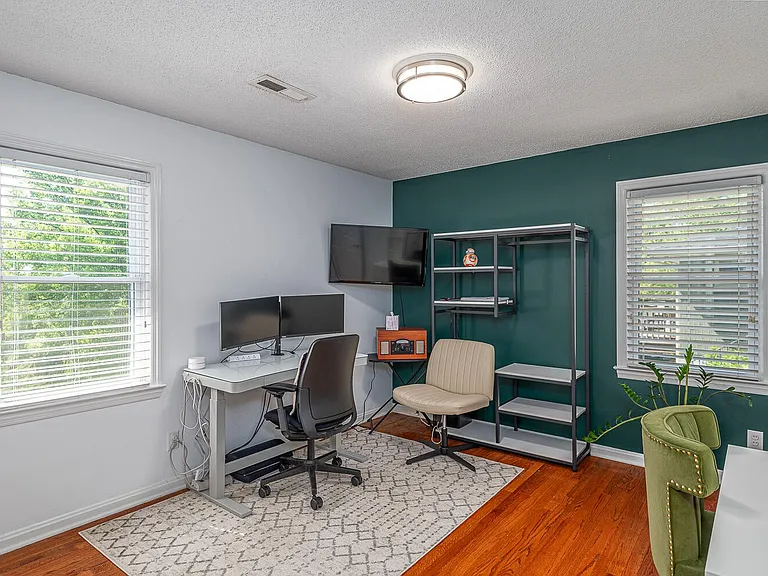 3902 Laird Ln — Photo 10