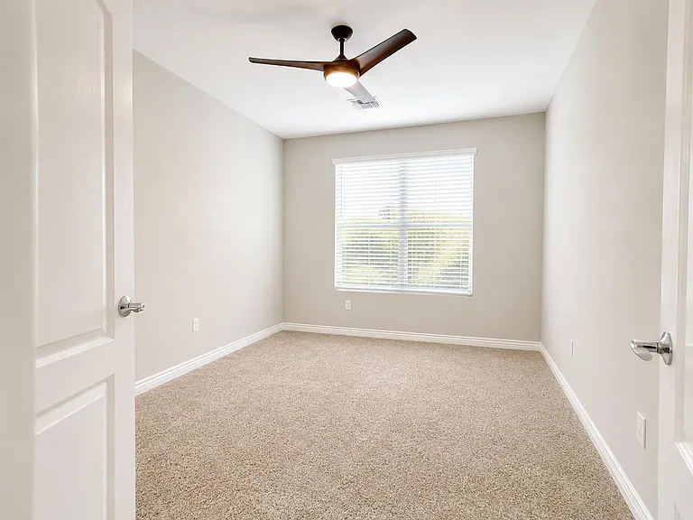 2425 W Bronco Butte Trl #2008 — Photo 8