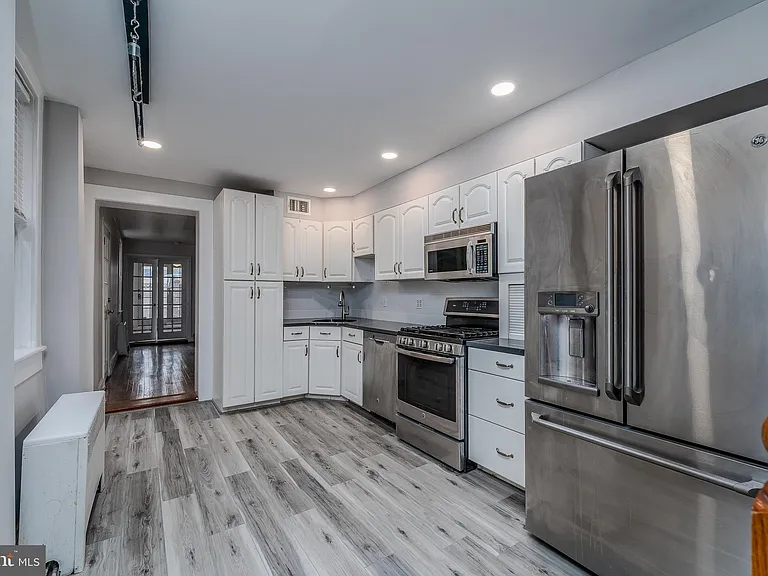 1153 Riverside Ave — Photo 7
