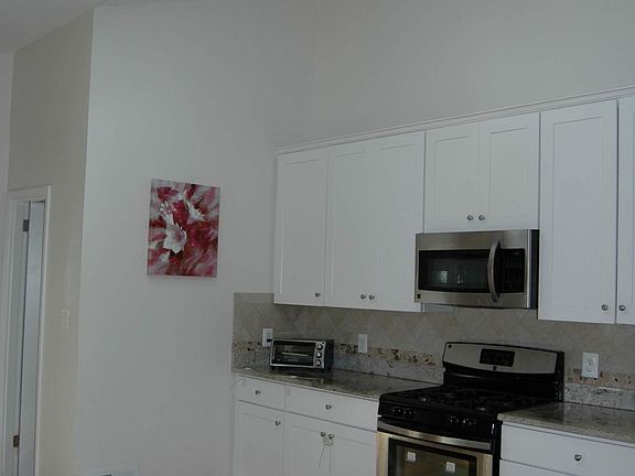 5th image of 10324 Forest Ave