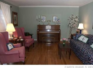 553 Blue Rock Dr, Charlotte, NC 28213