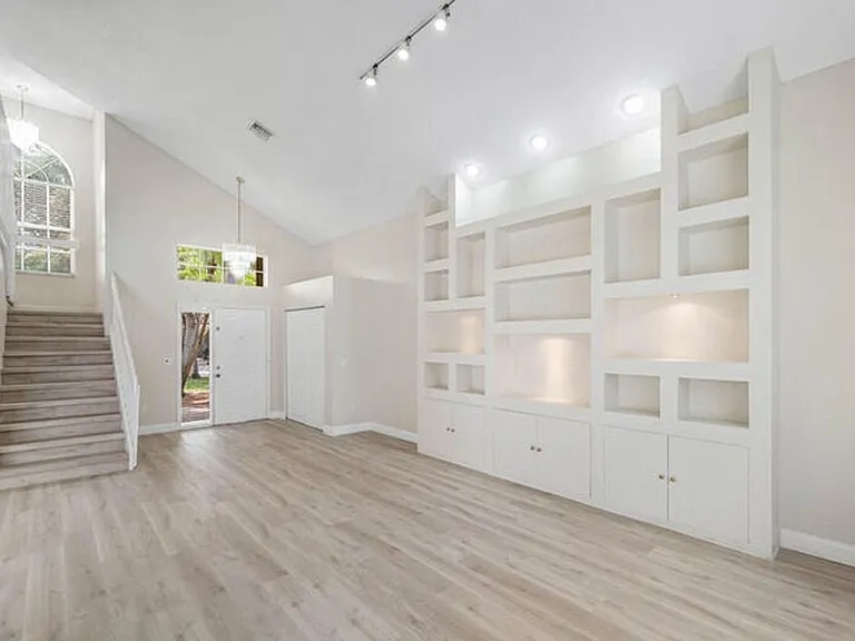 10425 Buena Ventura Dr — Photo 7