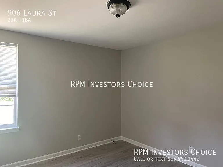 906 Laura St — Photo 15