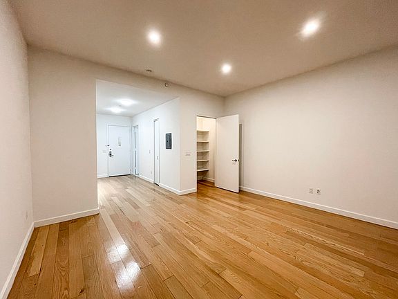 4th image of 37 Wall St APT 15L