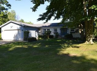 576 Point Dr, Clare, MI 48617
