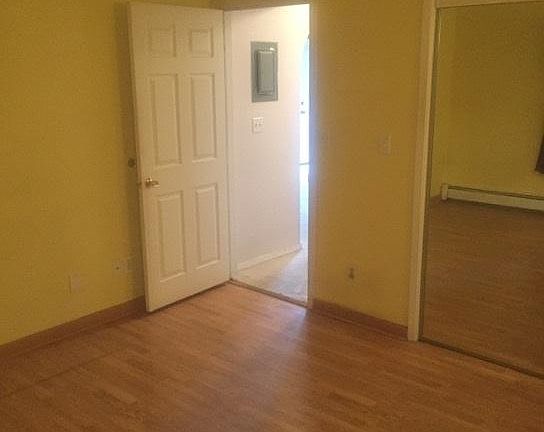 3rd image of 130 Vassar Cir