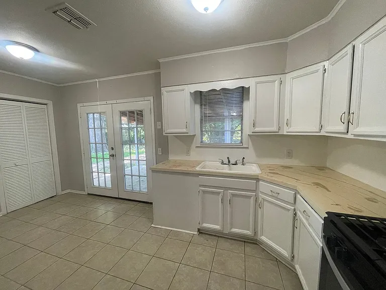 1020 Wanda Dr — Photo 5