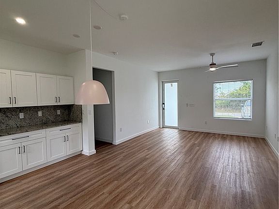 3rd image of 767 Breamer Ave S