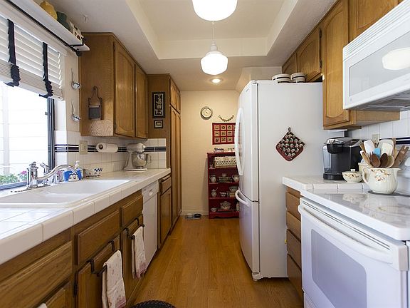 3rd image of 4533 Chateau Dr