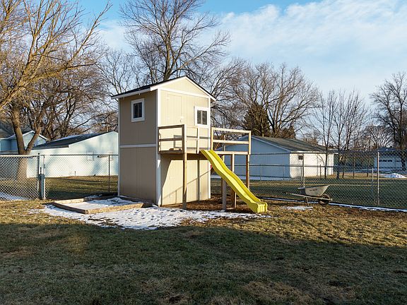 3rd image of 410 14th St N