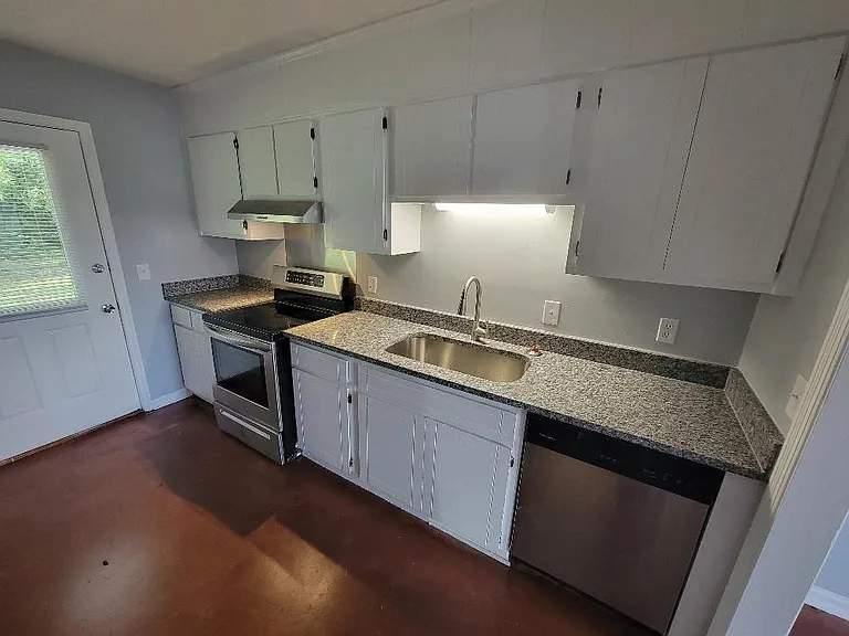 105 Maple Dr #B — Photo 6