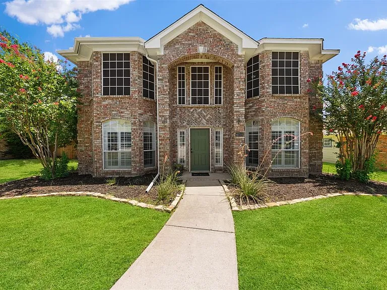 4216 Mulberry Dr — Photo 1