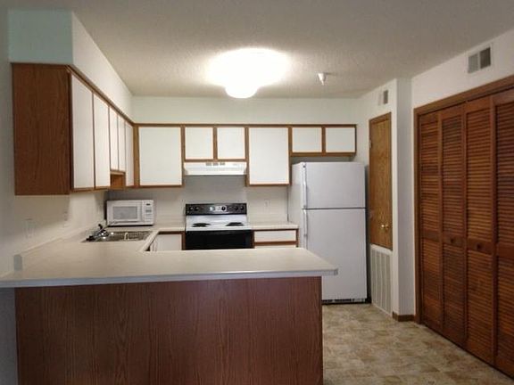 2nd image of 2474 Rushmore Dr