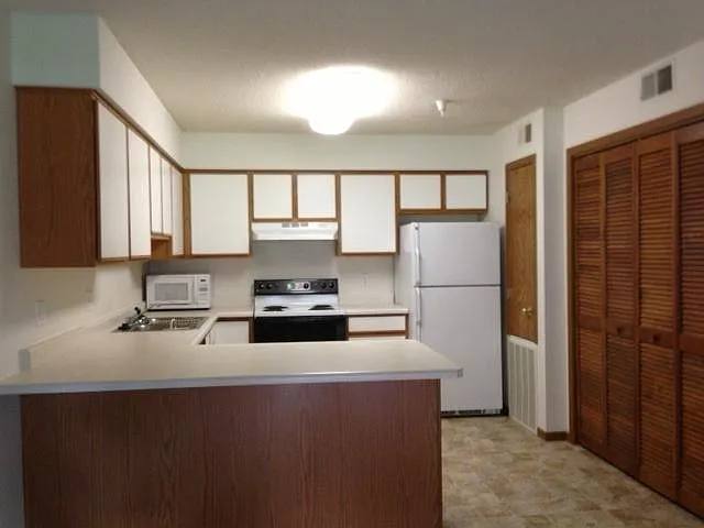 2474 Rushmore Dr — Photo 2