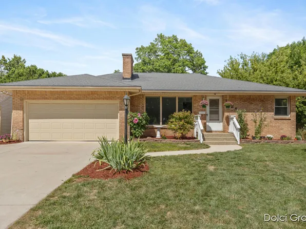 1825 Markwood Ln NW, Grand Rapids, MI 49504