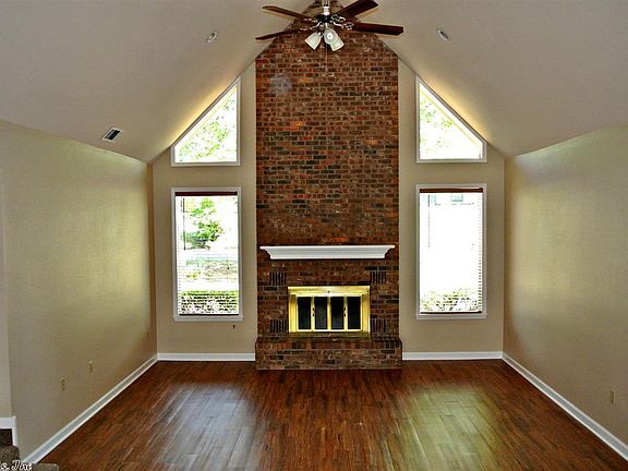 2nd image of 7 W Rockwood Dr