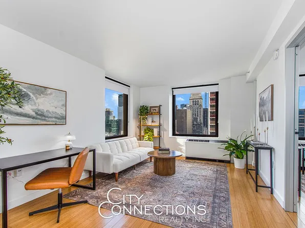 100 W 39th St APT 38E, New York, NY 10018