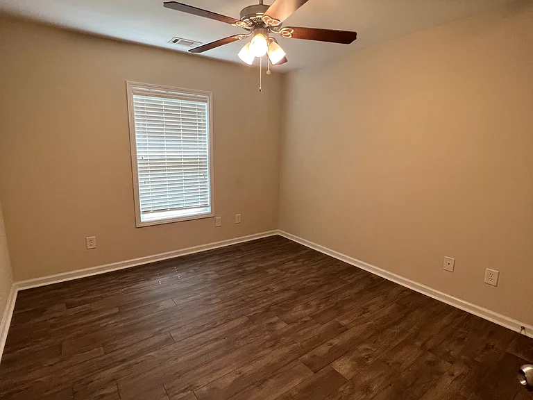 2541 Southhaven Ln — Photo 11