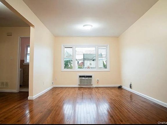 5th image of 2723 Colden Avenue