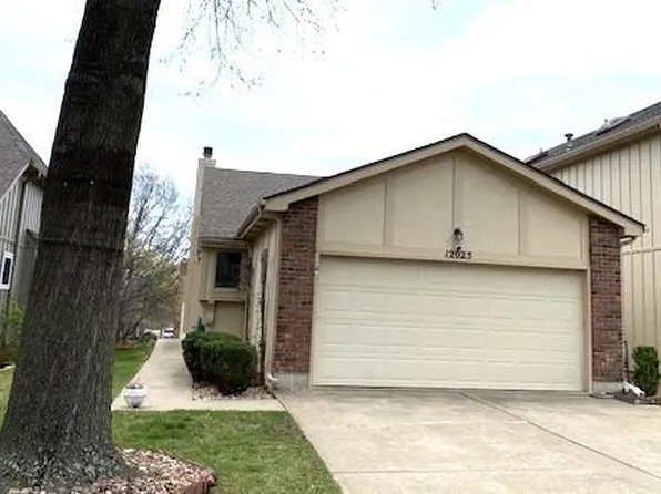 12025 Hemlock St, Overland Park, KS 66213