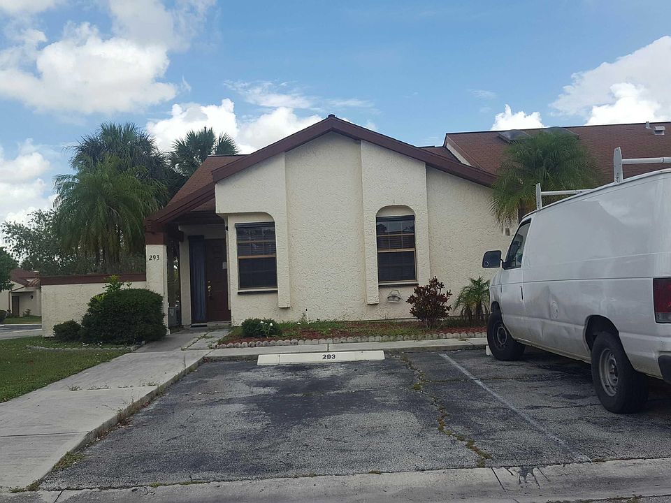1st image of 293 SW Sterret Cir