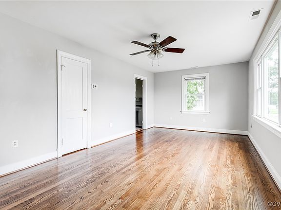 4th image of 2704 Carlisle Ave