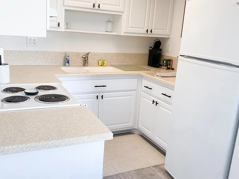 3220 NE 10th St #12 — Photo 8