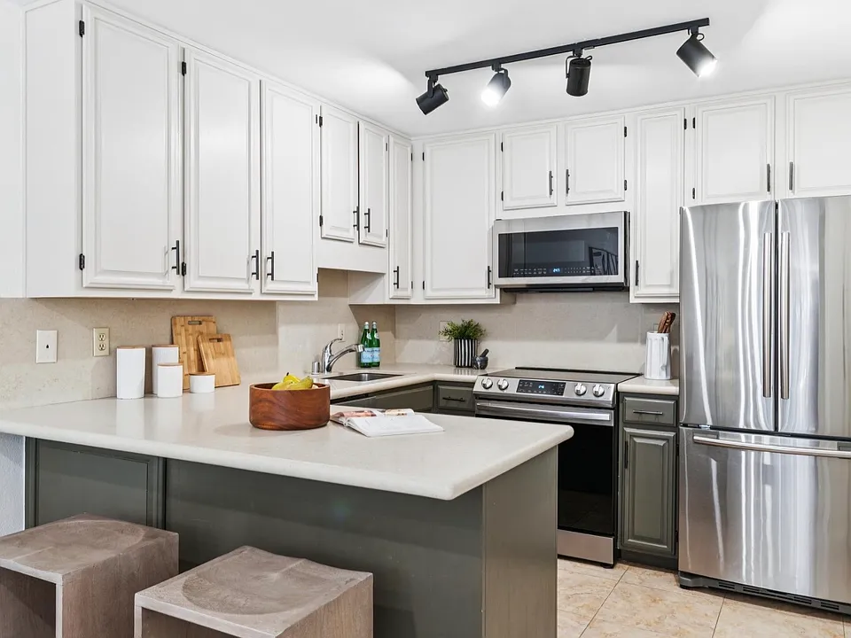 820 Mission Ave #4