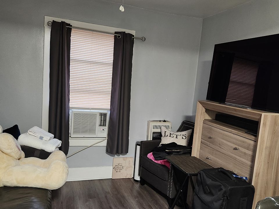 2nd image of 306 1/2 Jacaranda Pl