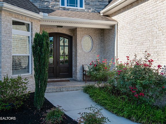 4th image of 7916 Yellow Jasmine Ln