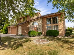 9S041 Stearman Dr, Naperville, IL 60564
