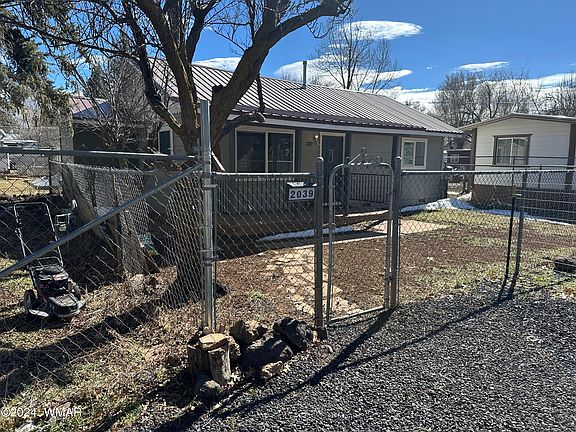 3rd image of 2037 E Aspen Dr