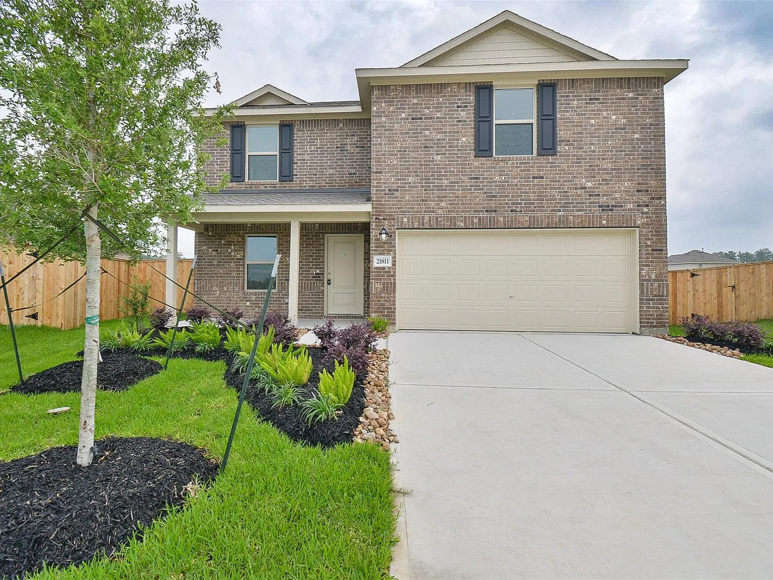 4 bed, 2.5 bath, 2119 sqft, $2,295 — Photo 2