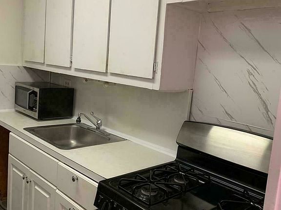 5th image of 155 W 68th St APT 1802