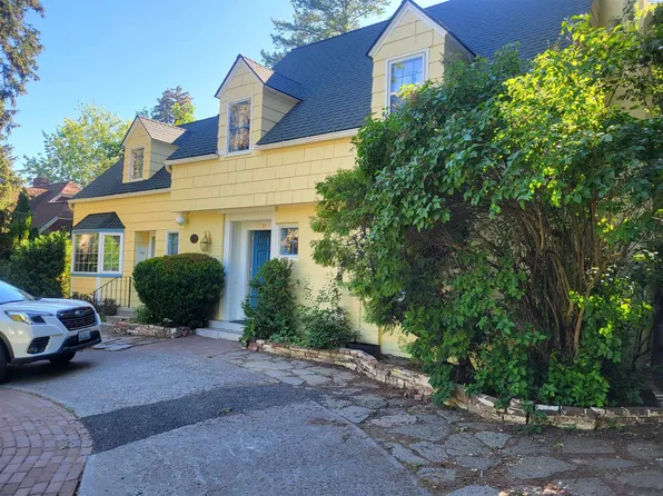 1110 NE Indiana St, Pullman, WA 99163